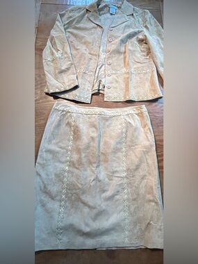 Women’s Size 14 August Silk Logic